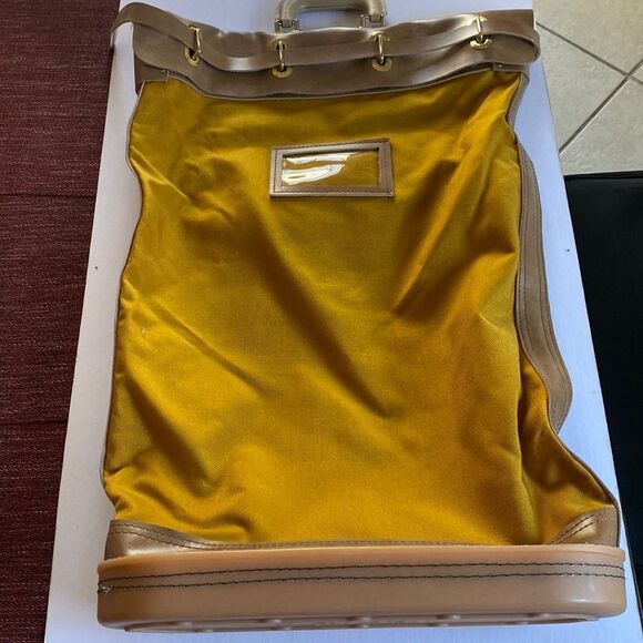 OTCO Leather/ Canvas Money/Mail Transport Bag with Built In Lock - Picture 4 of 8